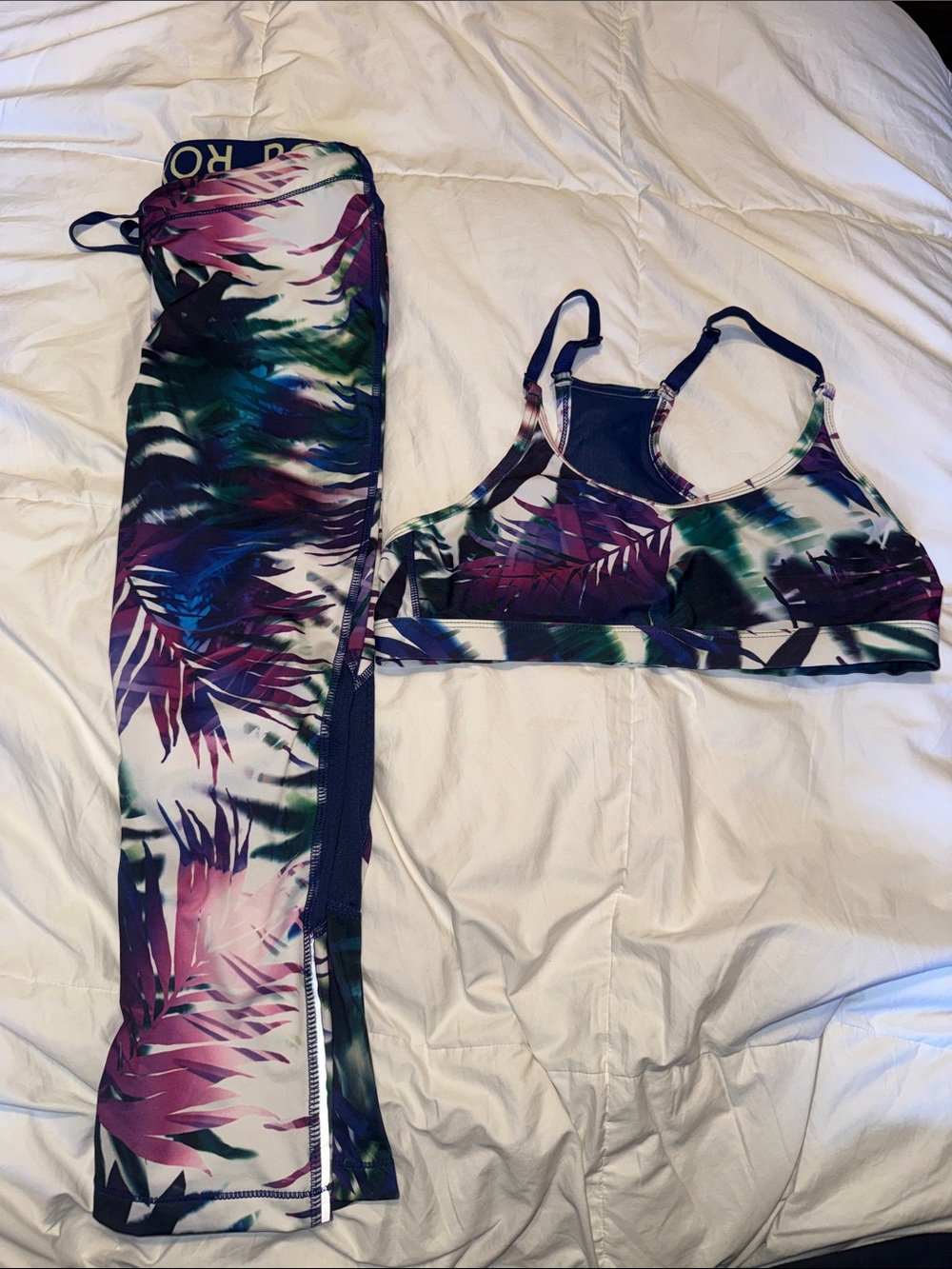 Roxy Tropical Print Sports Bra & Leggings Set - Multicolor - Picture 1 of 11